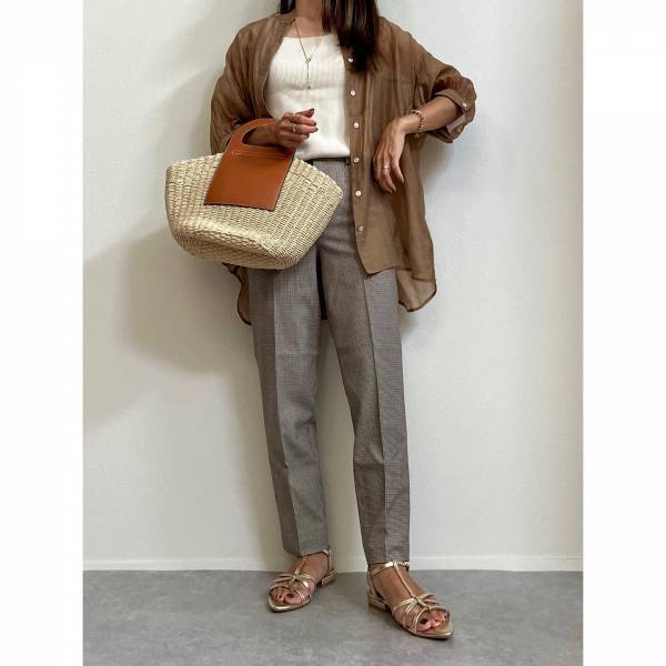 こりゃスゴイ…！「着回し抜群」！【ユニクロ】楽ちんなのにキレイめ『スマートボトムス』は「即買い」！