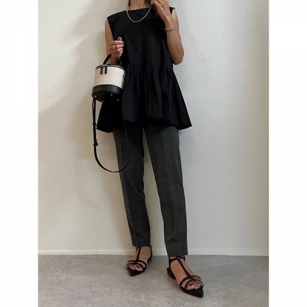 こりゃスゴイ…！「着回し抜群」！【ユニクロ】楽ちんなのにキレイめ『スマートボトムス』は「即買い」！