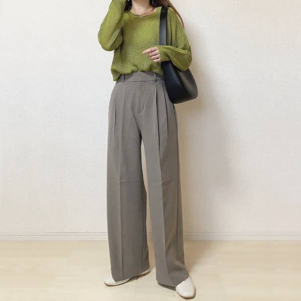 ＜大人気＞めっちゃ「美脚に」見える！！【GU】「オールシーズン使える」“タックワイドボトムス”コーデ3選