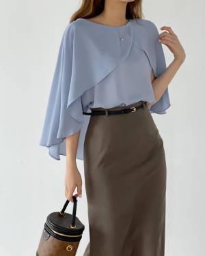 シンプル & フェミニンさが可愛い【旬オフィスコーデ】