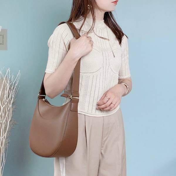 ＜待望の再販＞「大人気ですぐ完売」した【ユニクロ】「2000円台なんて神」しかも「2way」”神バッグ”が使える