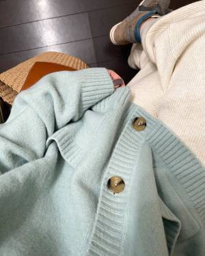 今年は新色きた！何色買おう？【ユニクロ】＜ほんと頼りになる！＞”淡色スフレヤーンカーディガン”は見逃せない