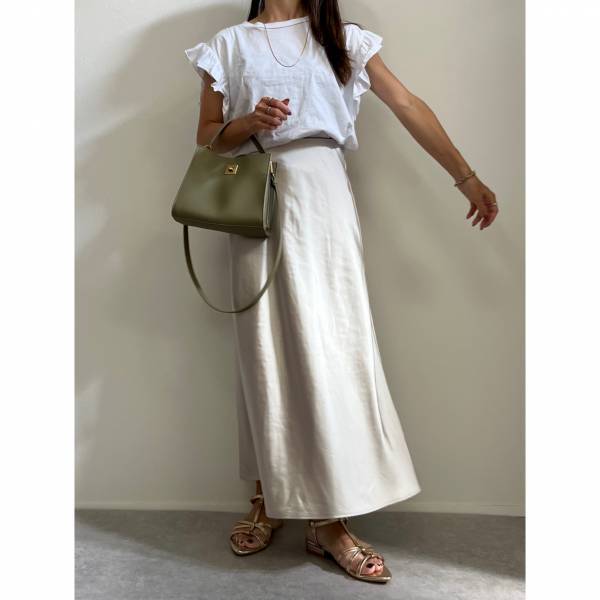 めちゃめちゃ「高見え」スゴッ！絶対買い！【GU】＜人気サテンロングスカート＞のワントーンコーデ特集