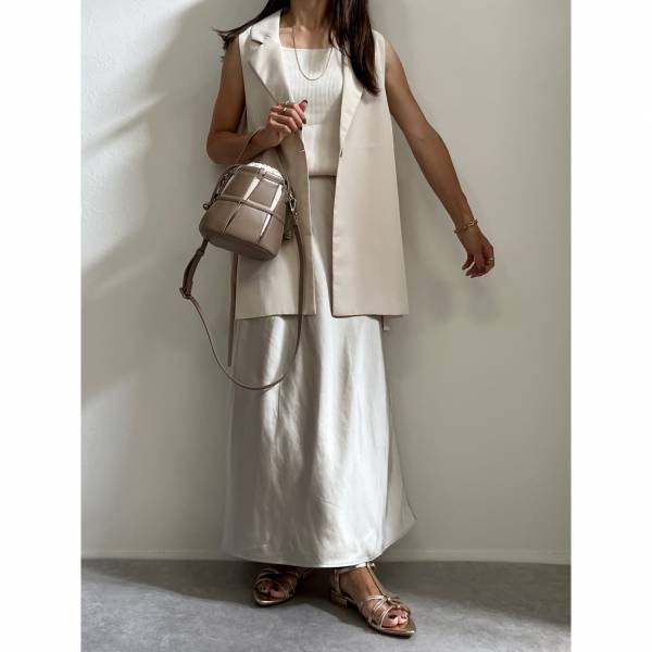 めちゃめちゃ「高見え」スゴッ！絶対買い！【GU】＜人気サテンロングスカート＞のワントーンコーデ特集