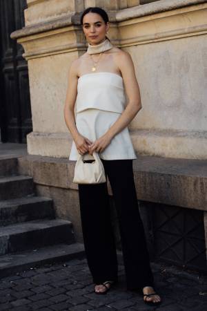 ヘルシーに肌見せできる「ベアトップ」で残暑を乗り切る！【ストリートスナップ】