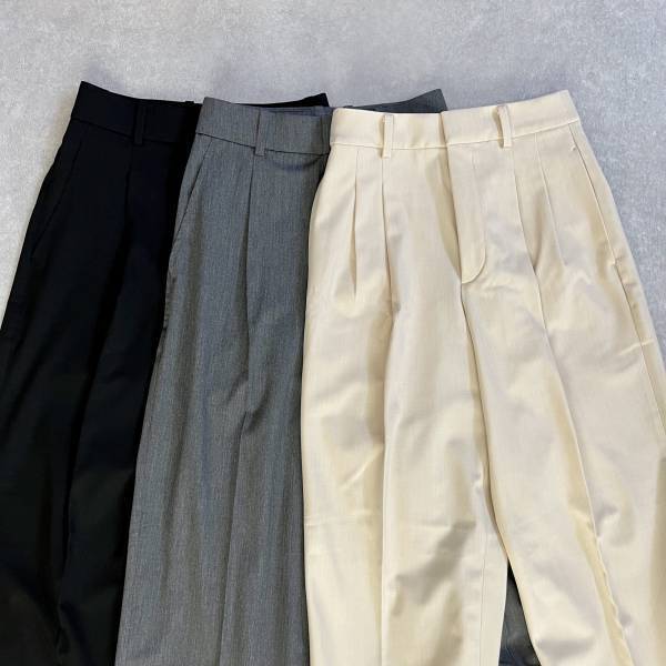 まさかの《4色買い》！「脚長効果」スゴすぎる…！！【ユニクロ】「秋口」にも◎“ワイドパンツ×シャツコーデ”特集