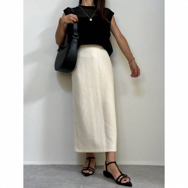 まさかの「即完売」！「フォルム」が天才級に可愛い♡【ユニクロ】「高見えで使いやすい」“レザーバッグ”コーデ特集