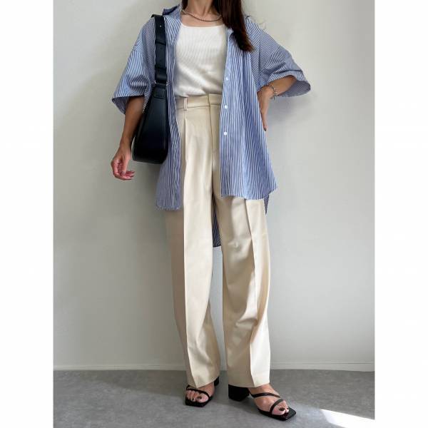 まさかの「即完売」！「フォルム」が天才級に可愛い♡【ユニクロ】「高見えで使いやすい」“レザーバッグ”コーデ特集