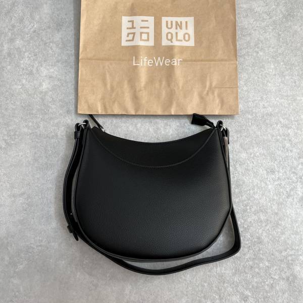 まさかの「即完売」！「フォルム」が天才級に可愛い♡【ユニクロ】「高見えで使いやすい」“レザーバッグ”コーデ特集