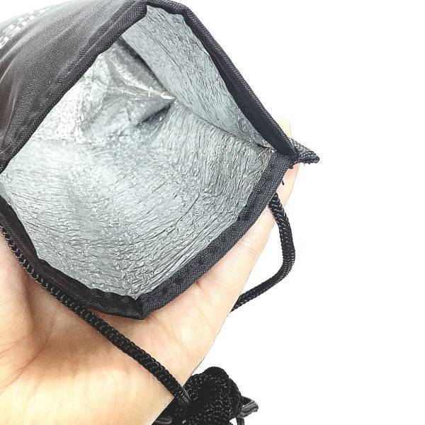 《暑い夏の救世主》コレで100円！？「保冷も保温もできる！」【セリア】超優秀“サコッシュ”でお悩み解決！