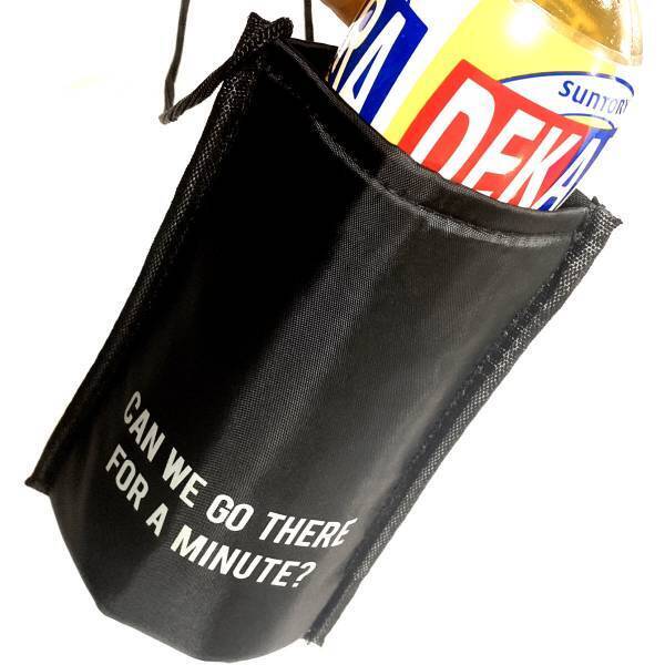 《暑い夏の救世主》コレで100円！？「保冷も保温もできる！」【セリア】超優秀“サコッシュ”でお悩み解決！