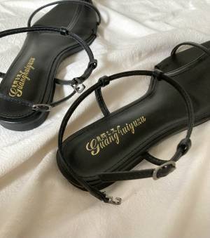 探し続けて「やっと出会えた一足」…！【SHEIN】「デザインお値段ともに大満足」”ストラップサンダル”に感動！