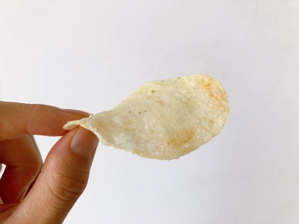 「食べ始めると止まらない」「気づいたら完食」【ローソン】甘じょっぱい”新作ポテトチップス”がウマすぎる…！