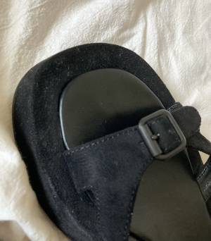 デザインに「一目惚れ♡」韓国セレクトショップ【Samoyed】の毎年履きたくなる“スエードサンダル”