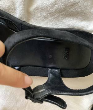 デザインに「一目惚れ♡」韓国セレクトショップ【Samoyed】の毎年履きたくなる“スエードサンダル”