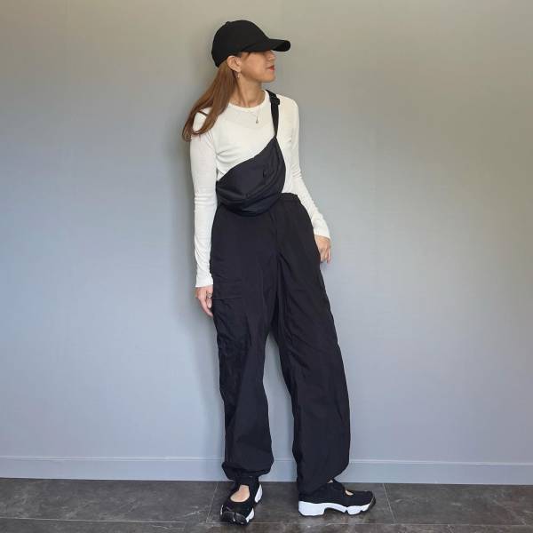 『海外でもバズってる』って！【ユニクロ】見た目以上の収納力！「大人気ショルダーバッグ」