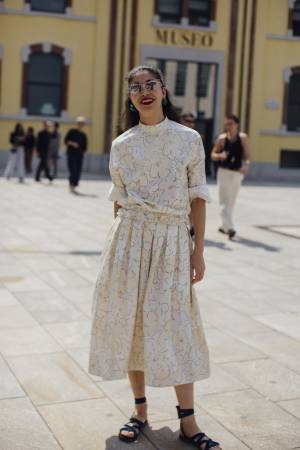 「快適なのに女っぽ」がキーワード。昼も夜もOKなフラットサンダルでつくるレディなサマースタイル