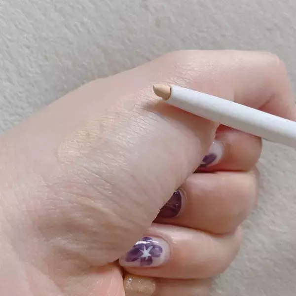 《リピート確定》マジで「凄すぎる！」【ダイソー】で「理想の涙袋が手に入る」！“スティックアイシャドウ”紹介