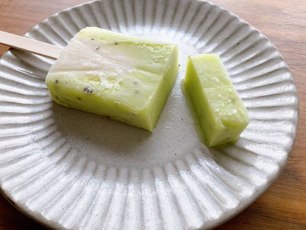 「まるで」シリーズから新フレーバー！【セブンイレブン】「濃厚な味わい」がぎゅっと！“まるで完熟キウイ”アイスが絶品♡