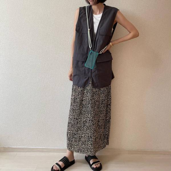 ダサ見えしない！コーデのアクセントになる【おしゃれスマホショルダー】って？