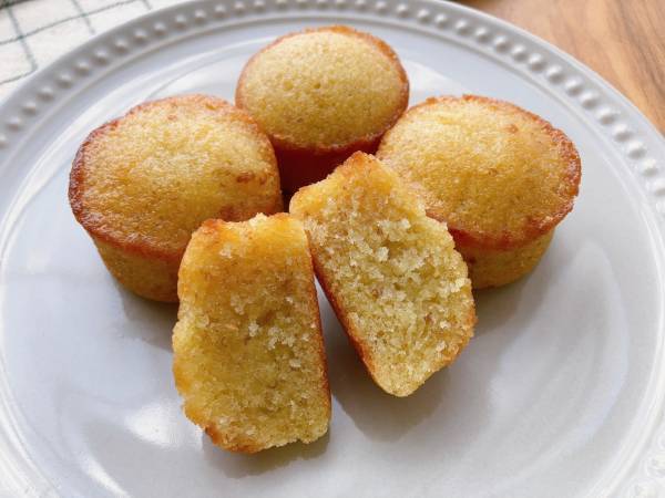 ＜まるでケーキ屋さん＞「本格的」で超「絶品」！！【セブンイレブン】「ふんわりしっとり」生地の“プチケーキバナナ”紹介