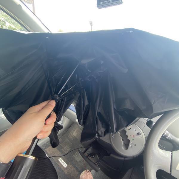 「え！？めちゃくちゃ便利じゃない？」簡単に日差し「カット」！！【ダイソー】インスタで話題沸騰中！“折りたたみサンシェード”