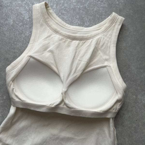 ＜持っていて損ナシ＞ロングシーズン「大活躍」する！！【UNIQLO】の「着回ししやすい」“アメスリタンク”