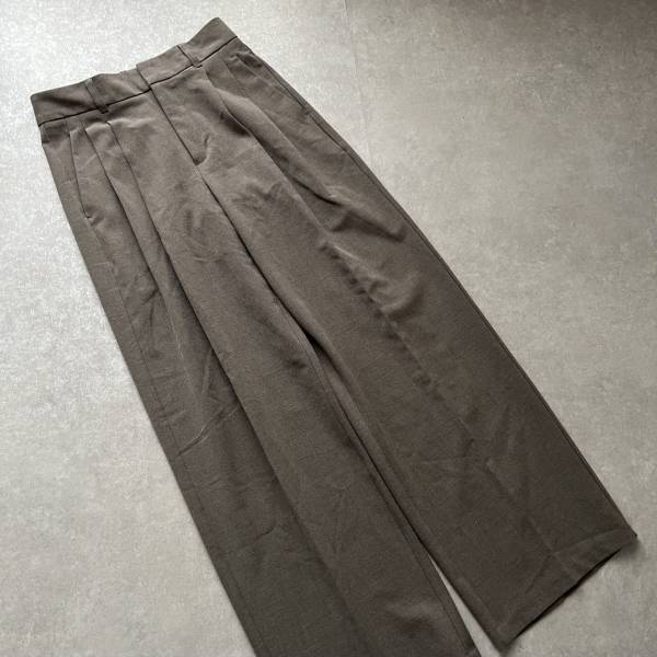 ＜超スッキリ見え＞穿いた瞬間「これいい！」ってなった！！【GU】絶妙カラーが「最高」な“ボトムス”紹介