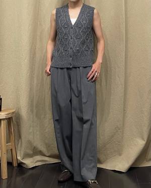 《買って間違いない…！》「秋先取り」しちゃお♡【ユニクロコラボ】着回し抜群！“新作優秀ベスト”まとめ