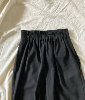 ＜コレが2000円以下って信じられない！＞『秋もマストで使える』【しまむら】「思わずヘビロテ」する“ボトムス”紹介