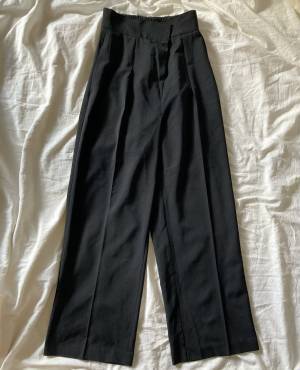 ＜コレが2000円以下って信じられない！＞『秋もマストで使える』【しまむら】「思わずヘビロテ」する“ボトムス”紹介