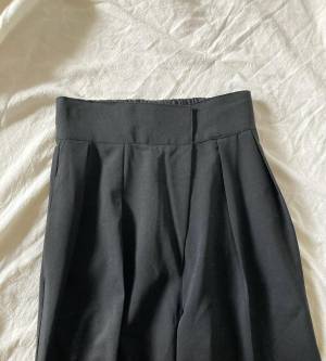 ＜コレが2000円以下って信じられない！＞『秋もマストで使える』【しまむら】「思わずヘビロテ」する“ボトムス”紹介