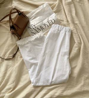 発売前から「問い合わせが殺到」可愛さに負けた…！【Samoyed】激かわデザインの”裾フリルボトム”