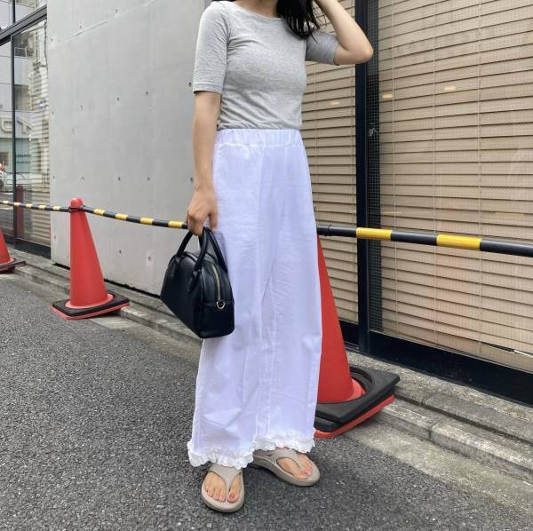 発売前から「問い合わせが殺到」可愛さに負けた…！【Samoyed】激かわデザインの”裾フリルボトム”