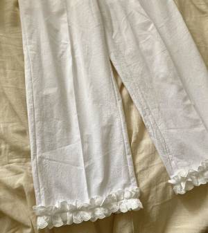 発売前から「問い合わせが殺到」可愛さに負けた…！【Samoyed】激かわデザインの”裾フリルボトム”