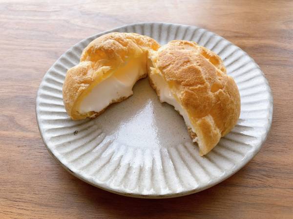 【ファミリーマート】とろとろクリームが溢れて飲めちゃうよ…！遂にコラボ出た！「たべる牧場みるくシュー」