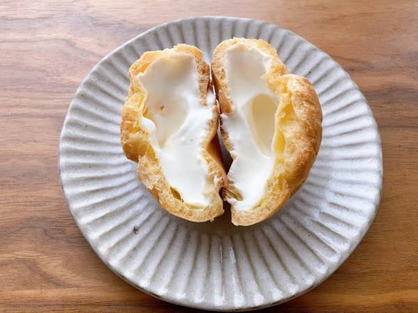 【ファミリーマート】とろとろクリームが溢れて飲めちゃうよ…！遂にコラボ出た！「たべる牧場みるくシュー」