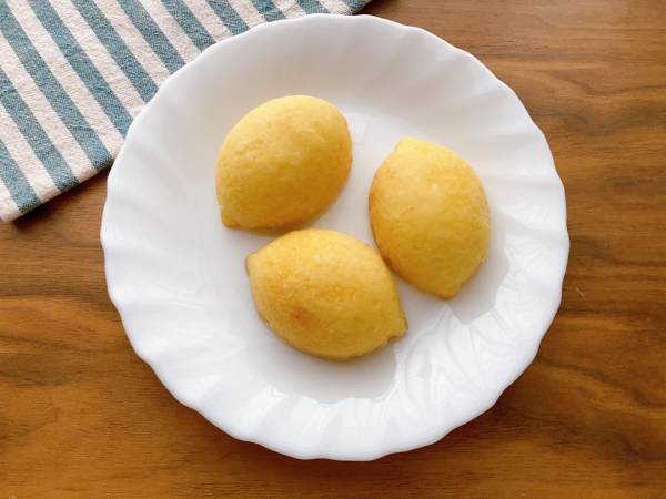 【ファミリーマート】3個で178円ってウソでしょ…！冷やしてむぎゅっと「レモンケーキ」爽やかでウマすぎる！