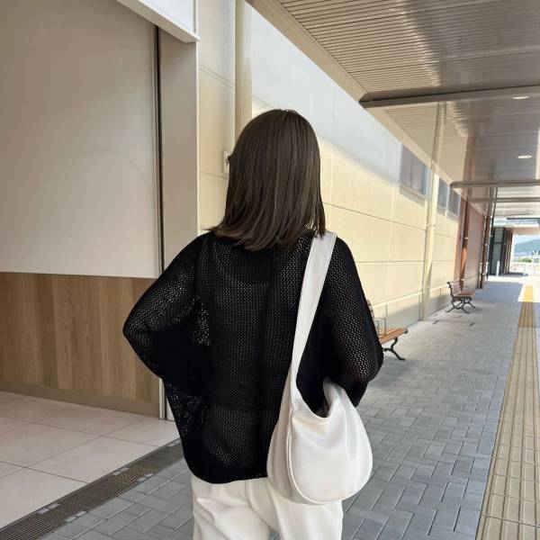 ＜絶対買い＞『スタイルアップ』ガチでスゴイ…！！【ユニクロ】今の時期「ピッタリ」“メッシュセーター”コーデ紹介