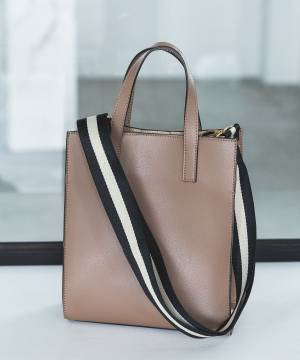 ＜レベル高っっ！！＞【グローバルワーク】オンオフ問わず大活躍！ 「シンプルバッグ」