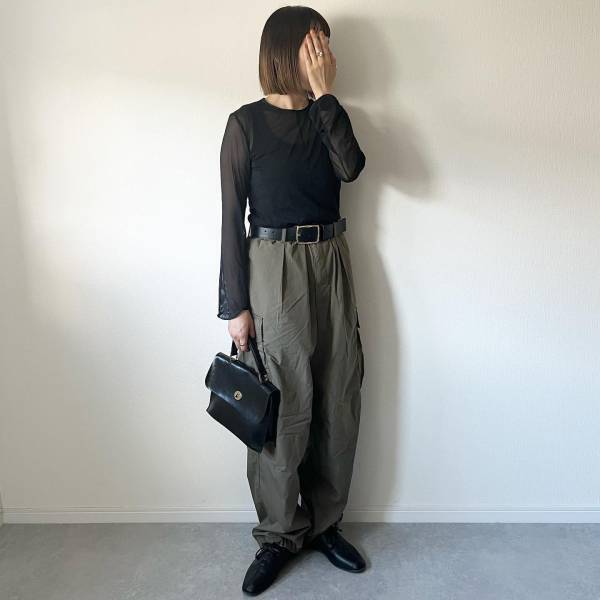 きゅ、990円ってマジ！？ 【ユニクロ】秋物合わせもハマる♡ 「黒シアートップス」