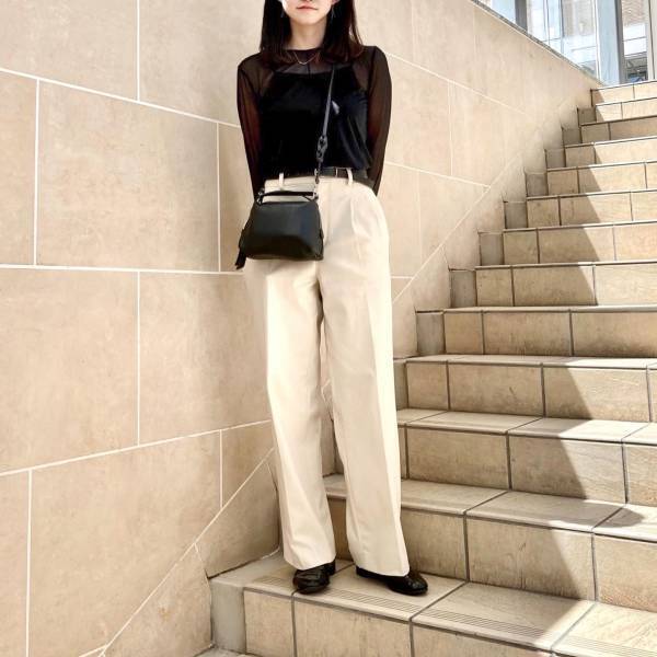 きゅ、990円ってマジ！？ 【ユニクロ】秋物合わせもハマる♡ 「黒シアートップス」