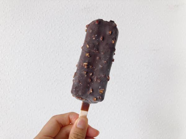 ＜”ちょっといい”社会へつながる＞「サスティナブル」なアイス！【ローソン】”アーモンドプラリネアイス”は「絶妙」な味わい