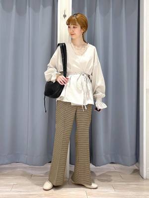 秋までガンガン着回せる！【ローリーズファーム】買わずにはいられない！「主役級ブラウス」