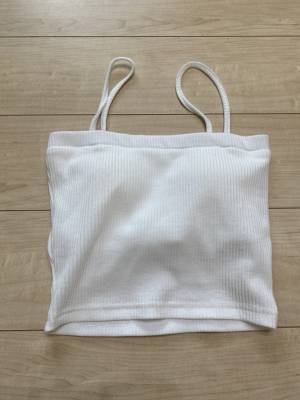 「まだ暑い」から必要！！「何枚持っていてもいい」！【しまむら】「お値段以上」の”リブキャミソール”