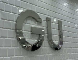 「想像以上…♡」で「即購入」！！【GU】「コーデの主役」になる”シアーT”が「とっても」可愛い