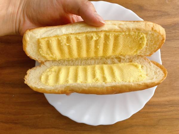 《絶品》「甘いもの欲」が満たされるぅぅ！！【ファミリーマート】「コスパ抜群」の”生コッペパン”の新商品は食べるしかない！