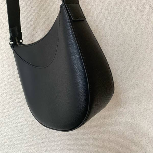 「再販」待ってた「人気商品」♡【ユニクロ】”レザータッチワンハンドルバッグ”は持っていて「損はない」！！