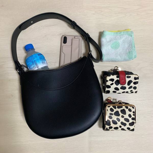 「再販」待ってた「人気商品」♡【ユニクロ】”レザータッチワンハンドルバッグ”は持っていて「損はない」！！