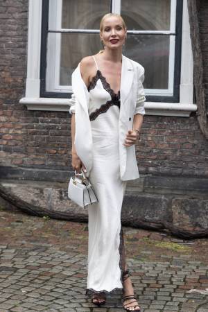 「秋もやっぱり白が着たい！」海外ファッショニスタに学ぶ秋に着るホワイトコーデ5選